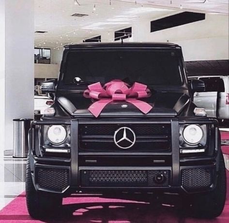 Glamour Queen Gwagon Mercedes, Ceo Woman, Business Facts, Mercedes Interior, Tmax Yamaha, Mercedes Benz Wallpaper, Mercedes Wallpaper, Dream Cars Mercedes, Mercedes G Wagon