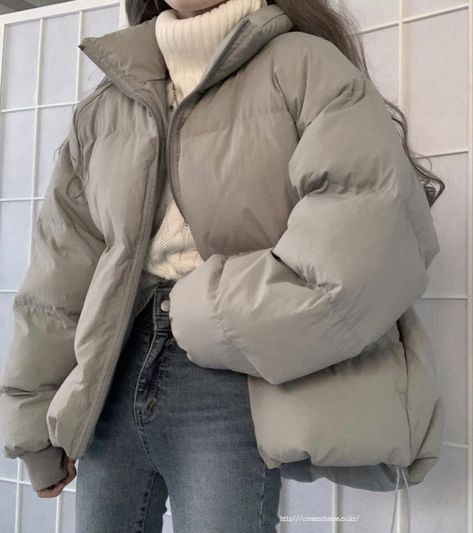 Winter outfits + Winter aesthetic + Puffer jacket + gray puffer + grey puffer + visit the link below! Freezing Winter Outfits, Puffer Jacket Aesthetic, Winter Outfits Cold Freezing, School Outfits Ideas, Winter Outfits Blackgirl, Winter Outfits Korean, Outfit Ideas Everyday, Puffer Outfit, Korean Winter Outfits