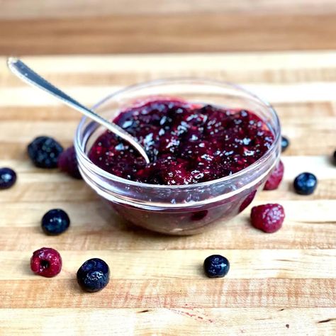 Easy Mixed Berry Cake Filling with Frozen Berries - Amycakes Bakes Berry Cake Filling, Raspberry Compote Recipe, Mixed Berry Cake, Mixed Berry Compote, Blackberry Compote, Berry Cupcakes, Cake Filling Recipes, Compote Recipe, Cake Filling