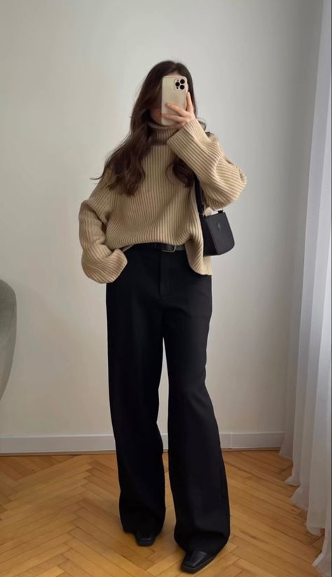 Black Wide Leg Pants Outfit Winter, Beige Jumper Outfit, Black Wide Pants Outfit, Wide Leg Trousers Outfit Classy, Black Pants Outfit Winter, Wide Leg Trousers Outfit Casual, Black Trousers Outfit Casual, Black Wide Leg Trousers Outfit, Wide Leg Black Pants Outfit