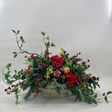 Floranique - Etsy Festive Flower Arrangements, Fireplace Flower Arrangements, White Christmas Floral Arrangements, Winter Floral Arrangements Centerpieces, Christmas Table Centerpieces Elegant, Christmas Floral Centerpieces, Flower Arrangements Christmas, Thanksgiving Arrangements, Green Floral Arrangements