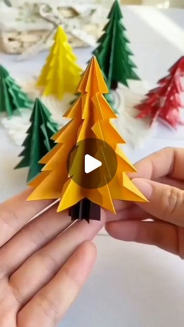 Christmas Craft Tree Decorations, Diy Kids Crafts Christmas, Paper Folding Christmas Tree, Christmas Craft Easy Kids, Paper Christmas Tree Craft For Kids, Christmas Tree Ideas Craft, Diy Paper Christmas Tree Decorations, Xmas Tree Craft, Easy Diy Christmas Crafts For Kids