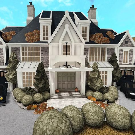 Fall Mansion, Bloxburg House Builds, Bloxburg Cottage, Winter House Exterior, Grand House, Mansion Bloxburg, Roblox Bloxburg House Ideas, House Plans With Pictures, Small House Layout