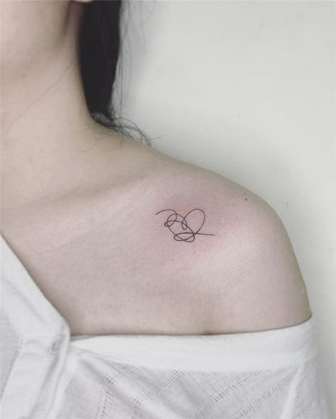 Collar Bone Tattoos, Tattoo Bts, Tattoos Ideas For Women, Phönix Tattoo, Kpop Tattoos, Collar Ideas, Bts Tattoo, Army Tattoos, Bone Tattoo