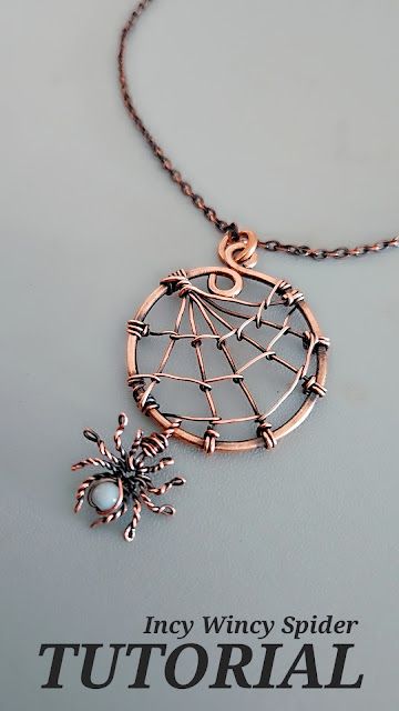 DiY Wire Wrap Halloween Spider on a web Tutorial Crystal Spider Web Diy, Diy Wire Circlet, Wire Jig Tutorial, Turtle Wire Wrap Tutorial, Wire Wrapped Animals Tutorials, Wire Spider Web Diy, Wire Wrapping Ideas Easy, Wire Scorpion Diy, Wire Wrapped Beaded Necklace