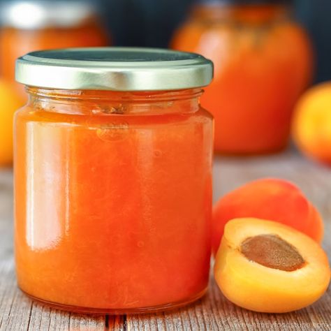 This small batch low sugar apricot jam is made from scratch and is pectin free! Use it as apricot glaze on cakes or simply spread on toast. Apricot Jam Recipe, Apricot Glaze, Apricot Jam Recipes, Low Sugar Jam, Jam Packaging, Freezer Jam Recipes, Apricot Recipes, Jam Recipes Homemade, Freezer Jam