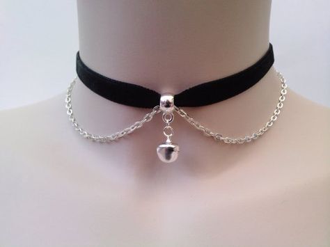 Ribbon Choker Necklace, Ribbon Choker, Chocker Necklace, Solitaire Pendant Necklace, Lace Jewelry, Velvet Choker, Beaded Crafts, Choker Style, Jingle Bell