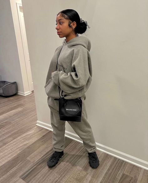 Essentials Hoodie Outfit, Sweatsuit Outfit, Essentials Hoodie, Streetwear Girl, Tracksuit Outfit, Teen Swag Outfits, Summer Outfits For Teens, Lounge Outfit, Chill Outfits