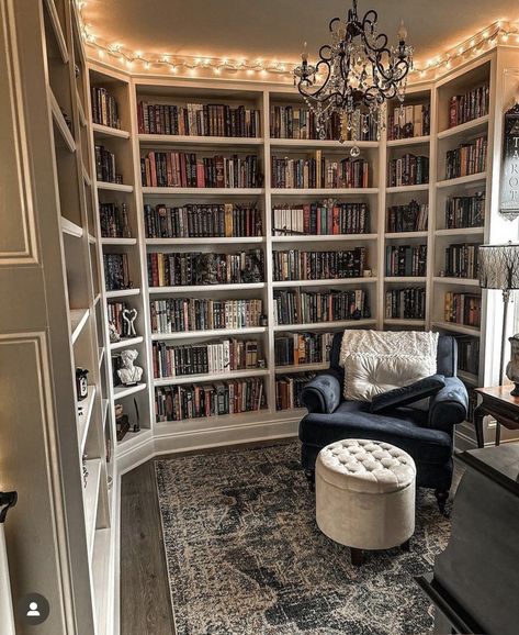 via bookstagramgold instagram Dream Library, Libraries In Houses, At Home Library, In Home Library, Dream Home Library, All About Books, Cozy Home Library, Home Library Rooms, Dream Life House