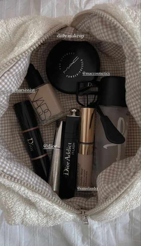 Elegant Makeup Bag, Minimalistic Makeup Products, Inside Makeup Bag, Elegant Makeup Products, Mac Products Aesthetic, Whats In My Makeup Bag Minimalist, Mac Cosmetics Products, Classy Makeup Bag, Aesthetic Getting Ready Pictures