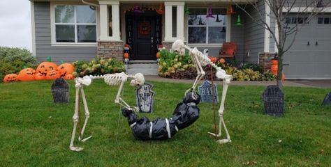 60+ Skeleton Halloween Decoration Ideas for Outdoors Skeleton Cemetery Halloween, Skeleton Yard Display Ideas, Skeleton Yard Ideas For Halloween, Poseable Skeleton Ideas Outdoor, Skeleton Lawn Ideas, Front Yard Skeleton Ideas, Halloween Decorations With Skeletons, Halloween Skeletons Yard, 12 Ft Skeleton Ideas Halloween