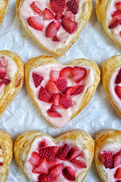 Baking Recipes Desserts Easy, Baking Recipes Aesthetic, Baking Recipes Easy, Recipes Aesthetic, Aesthetic Baking, Baking Recipes Healthy, Valentines Recipes Desserts, Baking Recipes For Kids, Valentines Baking