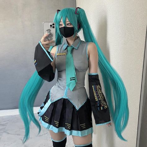 Hatsune Miku Costume, Hatsune Miku Doll, Cosplay Outfit Ideas, Miku Hatsune Cosplay, Miku Outfits, Hatsune Miku Outfits, Trans Fashion, Hatsune Miku Cosplay, Goth Cosplay