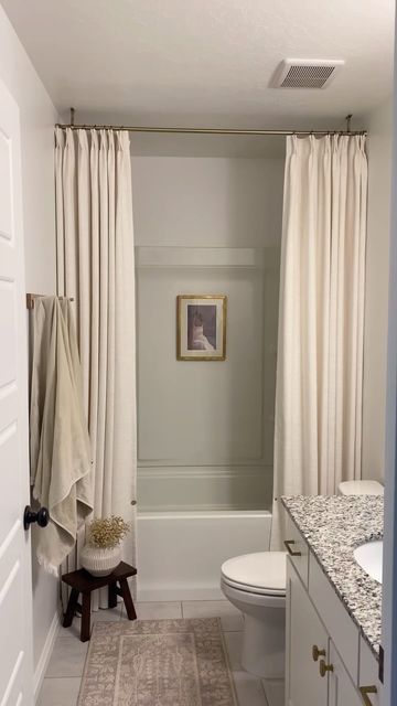 Hall Bath Makeover, Bath Curtains Ideas, Small Walk In Shower With Curtain, Modern Classy Bathroom, Long Bathroom Curtain Ideas, Aesthetic Bathroom Colors, Bathroom With Shower Curtains, Practical House Ideas, Stand Up Shower Curtain Ideas