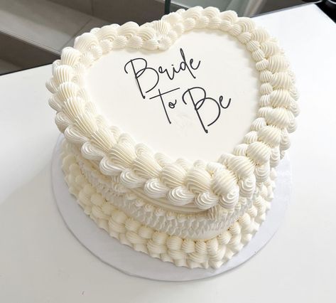 Bridal Shower Cake Inspiration, Simple Bachelorette Cake, Bachelorette Birthday Cake, Bachelorette Cake Design, Winter Bridal Shower Cake, Bachlorette Cakes Ideas The Bride, Hens Cake Ideas, Bride To Be Pasta, Bachelorette Cake For Bride