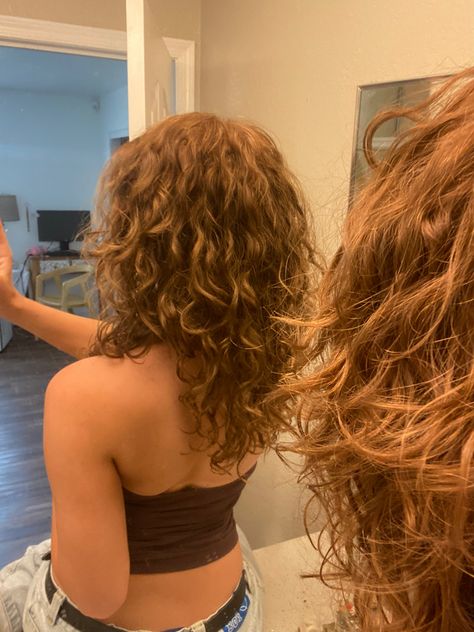 Naturally Wavy Hair Cuts, Long Curly Haircuts, Natural Curly Hair Cuts, Layered Curly Hair, Curly Hair Photos, Wavy Haircuts, Natural Wavy Hair, Haircuts For Wavy Hair, Haircuts For Curly Hair