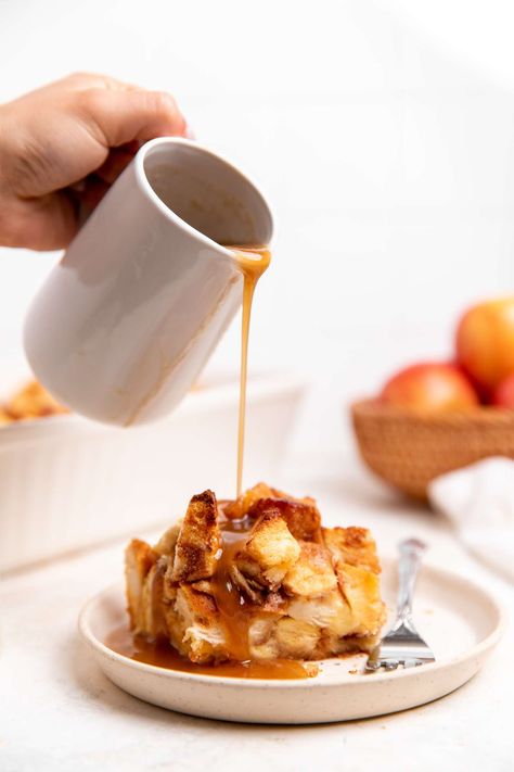 Caramel Apple Bread Pudding, Easy Apple Fritters Recipe, Caramel Apple Bread, Apple Bread Pudding Recipe, Cinnamon Bread Pudding, Caramel Bread Pudding, Apple Bread Pudding, Dinner Specials, Bread Loaves