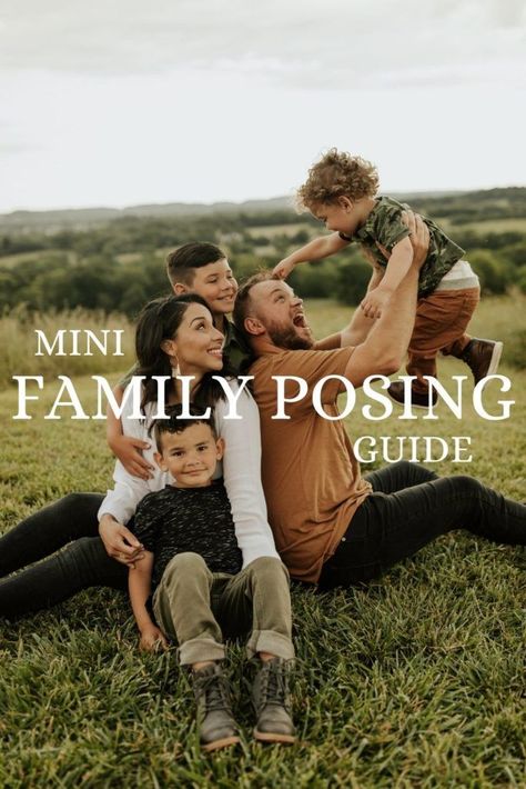 Family Photo Ideas Outside, Family Foto Ideas, How To Pose In Family Photos, Family Photo Tips Posing Guide, Taking Family Pictures Yourself, Mini Session Posing Guide, Selfie Family Photo Ideas, Family Of 4 Picture Poses Sitting, 5 People Family Pictures