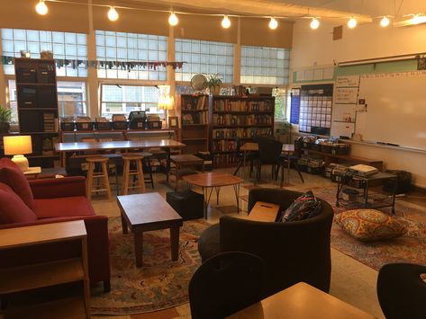 Non Traditional Classroom Setup, College Aesthetic Classroom, Alternative Classroom Design, Theatre Classroom Aesthetic, Chill Classroom Aesthetic, Dark Classroom Decor, Cozy Classroom Aesthetic, History Teacher Aesthetic Classroom, Art Classroom Aesthetic High School