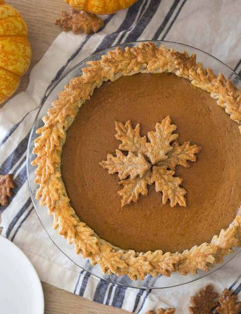 Pumpkin Pie Crust Recipe, Fancy Pie Crust, Easy Pumpkin Pie Recipe, Pie Crust Art, Pumpkin Pie Crust, Beautiful Pie Crusts, Classic Pumpkin Pie Recipe, Decorative Pie Crust, Best Pumpkin Pie Recipe