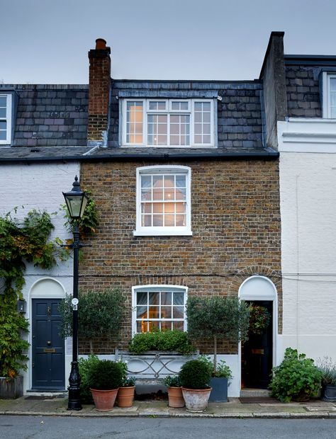 Small Front Garden Ideas, Kent Homes, Small Front Gardens, Oval Room Blue, Front Gardens, Mews House, Victorian Terrace, Chelsea House, City Garden