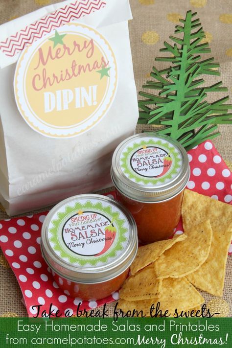 Fast and Easy Christmas Gifting.  A welcome change from all the sweets- homemade salsa with free printables! Salsa Christmas Gift Tag, Chips And Salsa Christmas Gift Tag, Chips And Salsa Gift Tag, Chips And Salsa Neighbor Gift, Salsa Gift Tag, Salsa Labels, Sweets Homemade, Colleague Gifts, Gifts From The Kitchen