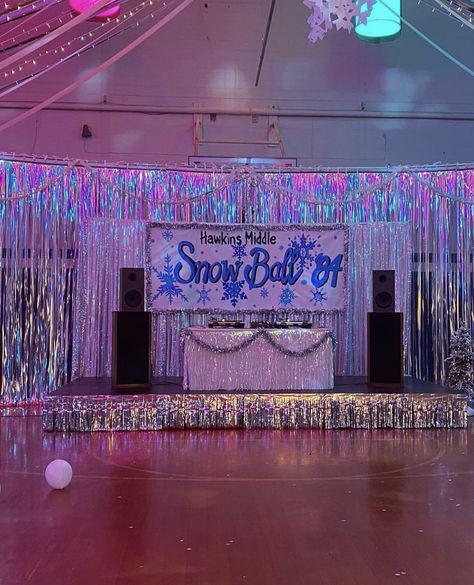 School Dances Theme, Semi Formal Dance Decorations, Winter Fest Decorations, Prom School Decoration, Stranger Things Winter Ball, School Dance Ideas Decoration, Snowball Ideas Dance, Winter Ball School Dance, Winter Themed Dance