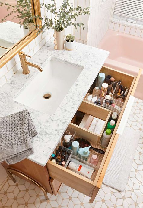 35 Smart Bathroom Storage Ideas to Get Your Space Organized Deep Drawer Organization, Bathroom Drawer Organization, Bathroom Vanity Storage, Small Bathroom Renovation, Bathroom Drawers, Smart Bathroom, Vanity Drawers, Primary Bathroom, Small Bathroom Vanities