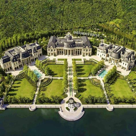 𝐋𝐮𝐱𝐮𝐫𝐲 𝐇𝐨𝐦𝐞𝐬’s Instagram photo: “👉 This mega-estate is situated in Shanghai, China and boasts 36 bedrooms 🏰. Tell me your favourite feature and 👉 Follow @luxuryhomesmarket…” بيوت ملكية, Big Mansions, Mansion Exterior, Luxury Houses Mansions, Mansion Designs, Dream Mansion, Mega Mansions, Mansions Luxury, Mansions Homes