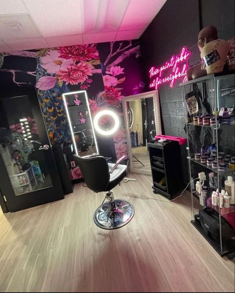 Hairstyle Room Ideas, Hair Salon In Bedroom Ideas, Hair Braiding Shop Decor, Braid Room Decor, Apartment Hair Salon Ideas, Hair Room In Bedroom, Hairstylist Career Goals, Nail And Hair Room Ideas, Hair Stylist Room Aesthetic