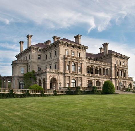 The Breakers Newport, Newport Mansions, Old Money House, Big Mansions, Vanderbilt Mansions, The Breakers, Newport Rhode Island, Mansion Interior, Newport Ri