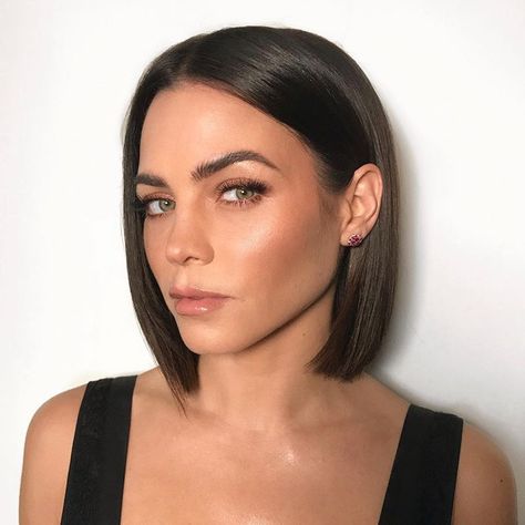 25 Celeb-Approved Ways to Wear Coffee Brown Hair Coffee Brown Hair, Messy Bob Hairstyles, Classic Haircut, Wavy Bob Hairstyles, Bob Hairstyles For Fine Hair, Short Bob Haircuts, Trending Hairstyles, Brazilian Hair, Bobs Haircuts