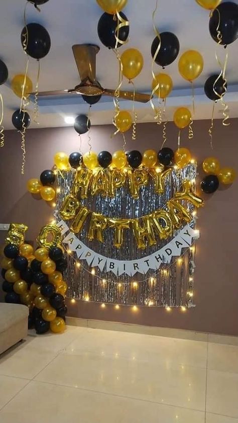 Black And Gold Party Decorations, Black And Gold Party, Birthday Decoration Ideas, Surprise Birthday Decorations, Indoor Birthday, Birthday Decorations At Home, 18th Birthday Decorations, Happy Birthday Decor, Birthday Room Decorations