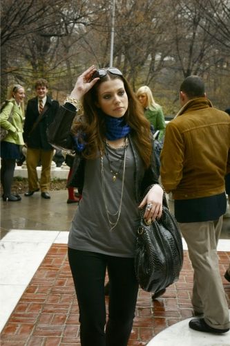 Michelle Tratchenberg in Gossip Girl Gossip Girl Party, 2010 Outfits, Georgina Sparks, Gossip Girl Outfits, Michelle Trachtenberg, Gossip Girl Fashion, Fashion Tv, Fair Skin, The Cw