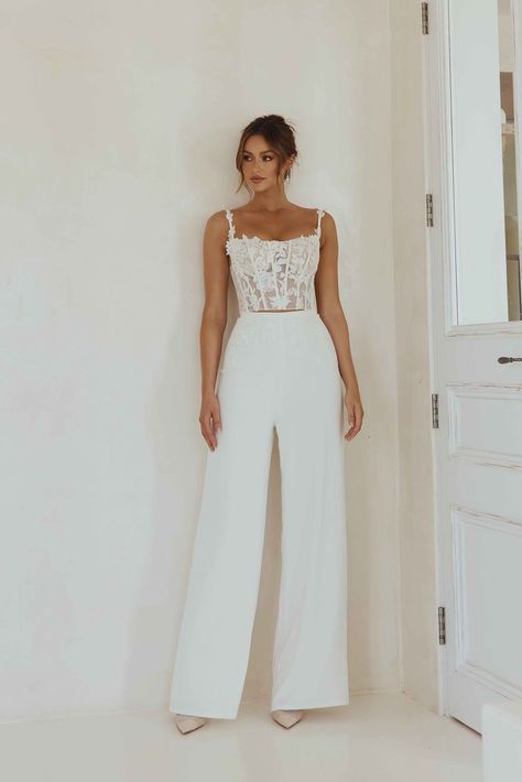 Wedding Rehearsal Outfit, Engagement Party Outfit, Wedding Reception Outfit, Wedding Pants, Structured Corset, Rehearsal Dinner Outfits, Stile Casual Chic, Reception Outfit, Shower Outfits