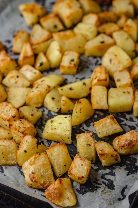 Homemade Hashbrowns Cubed Easy, Baked Potato Cubes, Baked Hashbrown Recipes, Parmentier Potatoes, Homemade Hashbrowns, Simply Potatoes, Vegeterian Recipes, Potatoes In Oven, Seasoned Potatoes