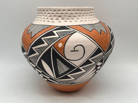 This beautiful Native American pottery vase is a true work of art. Handmade by Beverly Davis Garcia, a skilled artisan from Acoma, New Mexico, it showcases the unique culture and tribal affiliation of the Acoma people. The careful craftsmanship and attention to detail make it a valuable addition to any collection of Native American art. This stunning piece measures 8" tall and 8 1/2" wide. It is perfect for collectors or anyone who appreciates the beauty of Native American pottery. Add it to you Native American Pottery Designs, Native American Vase, Pre Columbian Pottery, Navajo Pottery Vase, Native American Pottery, Keramik Vase, Pottery Vase, Native American Art, Fine Art Ceramics