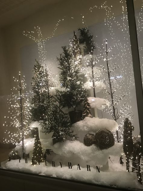 Christmas Shop Displays, Christmas Shop Window, Church Christmas Decorations, Christmas Stage, Christmas Window Display, Elegant Christmas Trees, Christmas Village Display, Winter Wonderland Christmas, Office Christmas