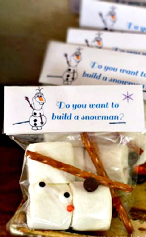 Olaf Party Favor ~ Tag: Do you want to build a snowman? Olaf Party Favors, Olaf Party, Cheap Wedding Gifts, Snowman Party, Disney Frozen Party, Christmas Homescreen, Winter Parties, Winter Wonderland Party, Christmas Favors