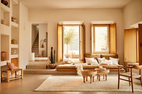 A Greek Villa Decorated in Warm Natural Tones by Zara Home - The Nordroom Zara Home Sofa, Zara Home Interiors, Summer House Inspiration, Greek Villas, Wall Decor Kitchen, Home Entrance, Home Entrance Decor, Design Del Prodotto, Entrance Decor