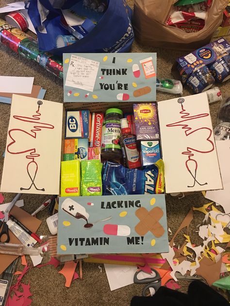 Medicine Basket Gift, Sick Package For Boyfriend, Gym Care Package For Him, Diy Sick Care Package, Creative Care Packages, New Year Care Package, Deployment Anniversary Care Package, Sick Basket For Girlfriend, Care Package Ideas For Boyfriend Sick