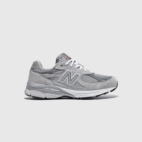 New Balance Shoes Gray, New Balance 990 Grey, New Balance Shoes Grey, New Balance Grey Shoes, Grey New Balance Shoes, Gray Shoes Outfit, Birthday Shopping List, Gray New Balance, Shoes List