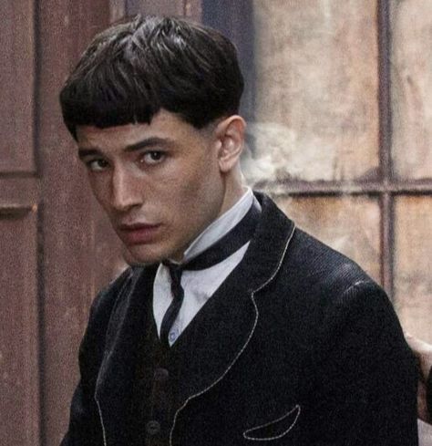 My beautiful son, Credence Barebone❤ Ezra Miller Fantastic Beasts, Credence Fantastic Beasts, Fantastic Beasts Hogwarts, Fantastic Beasts Characters, Alison Sudol, Fantastic Beasts 2, Credence Barebone, The Flying Nun, Ezra Miller