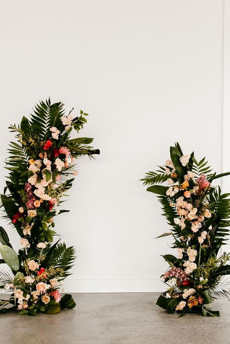 Earthy Tropical Wedding, Fall Tropical Wedding Flowers, Tropical Wedding Alter, Tropical Flower Arch, Tropical Ceremony Arch, Tropical Wedding Arch Ideas, Tropical Wedding Backdrop, Tropical Modern Wedding, Tropical Wedding Arch