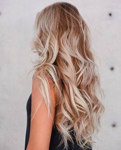 Long Blonde Beach Waves  These stunning curls really show off those gorgeous blonde, platinum, and strawberry hues. With highlighted hair, curls and waves have a lot of visual interest. To create curls that last, use a large barrel curling iron, pinning up every section after you curl it. Then take them down and shake them out, spritzing your hair with a salt spray. Black Hair Hairstyles, Balayage Blond, Blonde Wavy Hair, Hair Blond, Beach Wave Hair, Curls For Long Hair, Long Face Hairstyles, Face Shape Hairstyles, Waves Curls