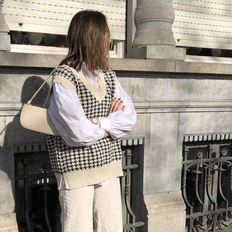 Knit Vest Outfit, Plaid Sweater Vest, Sweater Vest Outfit, Latest Fashion For Girls, Knitted Clothes, Streetwear Mode, Plaid Sweater, Sweater Vest Women, Vintage Vest