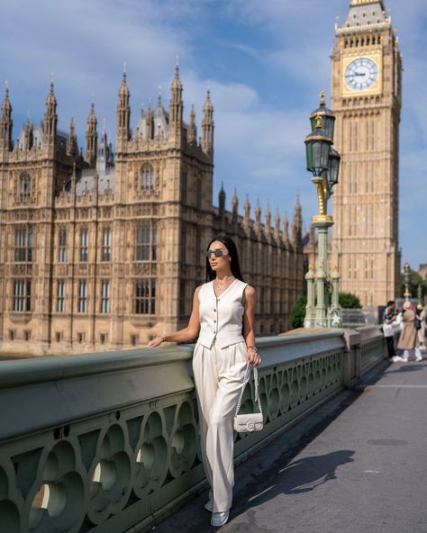 Photoshoot in London DM for booking . . . . . . . #londonphotographer #photographerlondon#photoshootinlondon#bigben#westministerlondon #london🇬🇧 #visitlondon #touristsphotographerlondon#triptolondon #londonphotograohers #photooftheday #londonsights #towerbridge Looks For London, London Birthday Photoshoot, London Photoshoot Ideas, London Poses, London Ootd, Photoshoot In London, England Photos, Photoshoot London, London Photoshoot