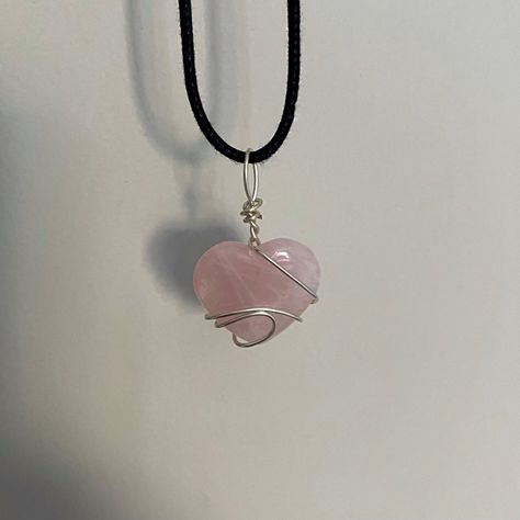 Crystal Pendant Necklace Aesthetic, Crystal Necklace Rose Quartz, Rose Quartz Heart Pendant, Coquette Small Business, Rose Quartz Heart Necklace, Crystal Necklaces Aesthetic, Crystal Jewelry Aesthetic, Crystal Necklace Aesthetic, Rose Quartz Aesthetic