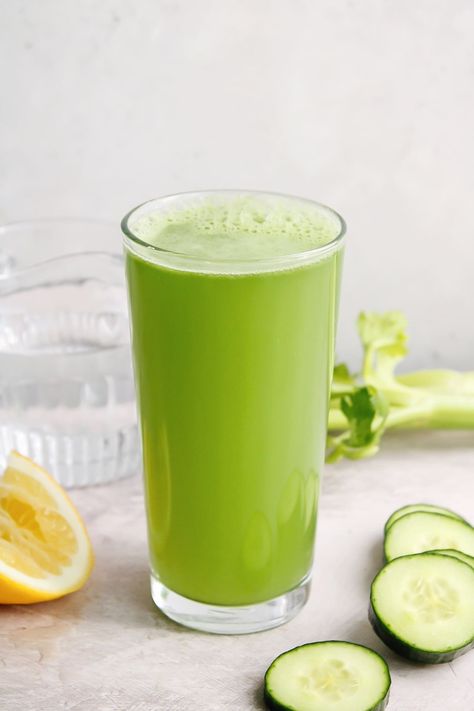 Cucumber Celery Juice, Celery Water, Kale Juice Recipes, Celery Juice Recipe, Monthly Vision Board, Kale Juice, Green Juice Recipe, Low Calorie Vegetables, Turmeric Juice