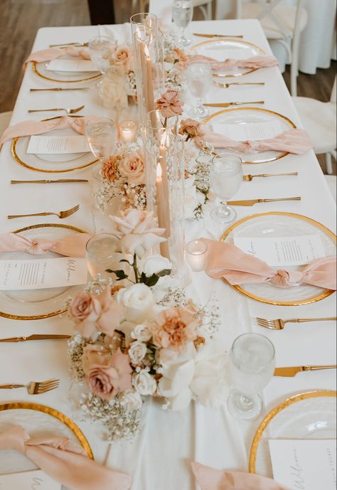 Spring Wedding Tablescapes Round, Head Table Wedding Ideas, Wedding Table Set Up, Pink Champagne Wedding, Champagne Wedding Themes, Blush And White Wedding, Pink Wedding Receptions, Blush Wedding Theme, Pale Pink Weddings